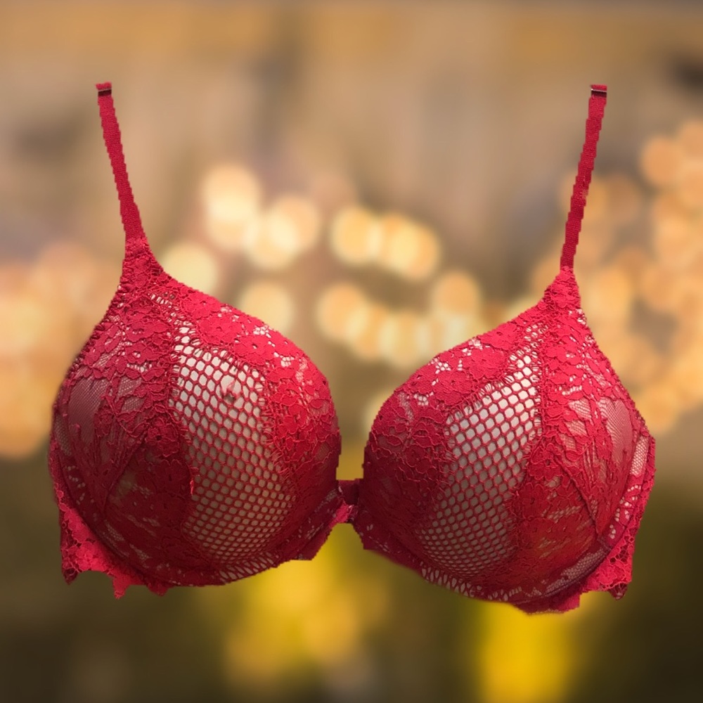 VS Bombshell Plunge Bra Red Lace, Adds 2 cup sizes